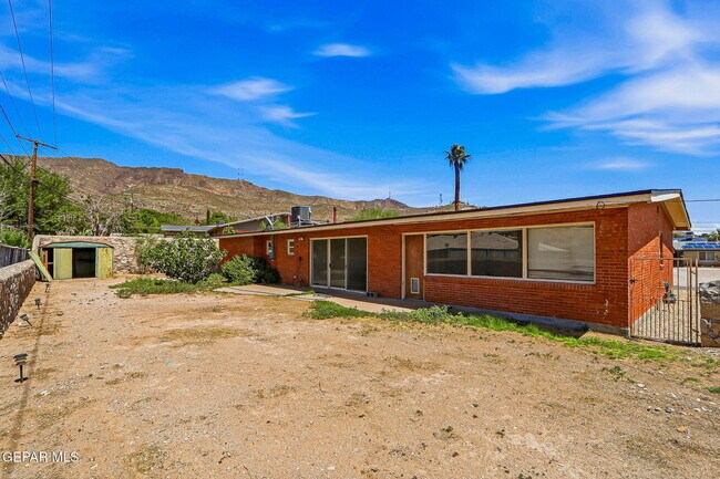 Building Photo - 4233 Hampshire Ln