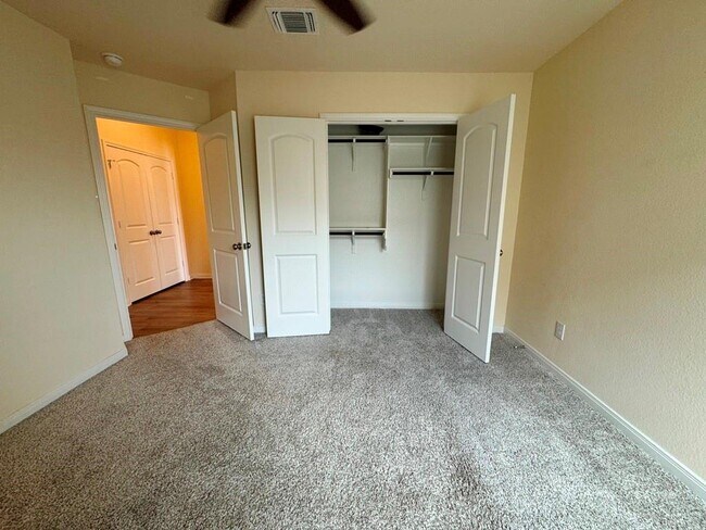 Building Photo - 5115 Leaning Tree