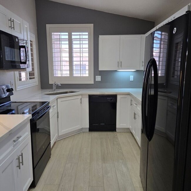 Building Photo - 2 Bedroom 2 Bath in Coyote Lakes