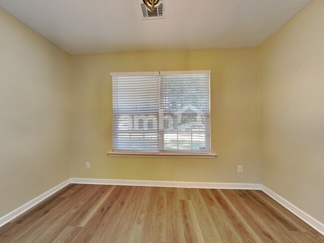 Building Photo - 263 Silver Brook Cir