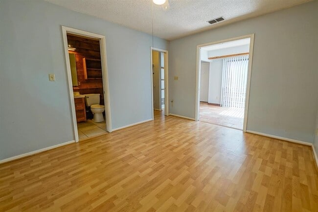 Building Photo - 1800 Nicklaus Dr