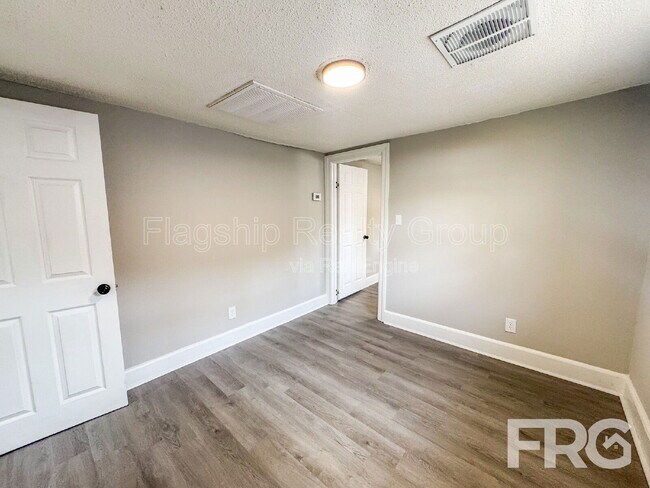 Building Photo - 600 Howell St