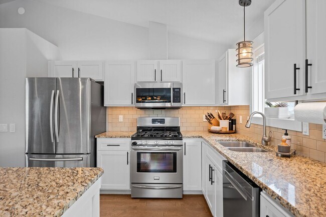 Building Photo - Gorgeous Liberty Lake 5 Bedroom Home!