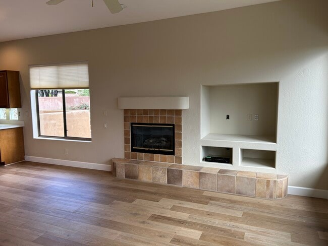 Building Photo - 42019 N Golf Crest Rd