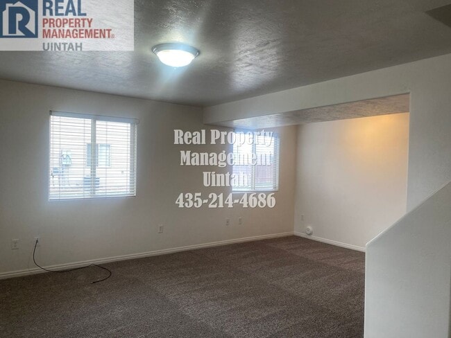 Building Photo - Beautiful Twin Home for Rent!