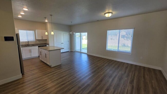 Building Photo - 1108 W 600 S