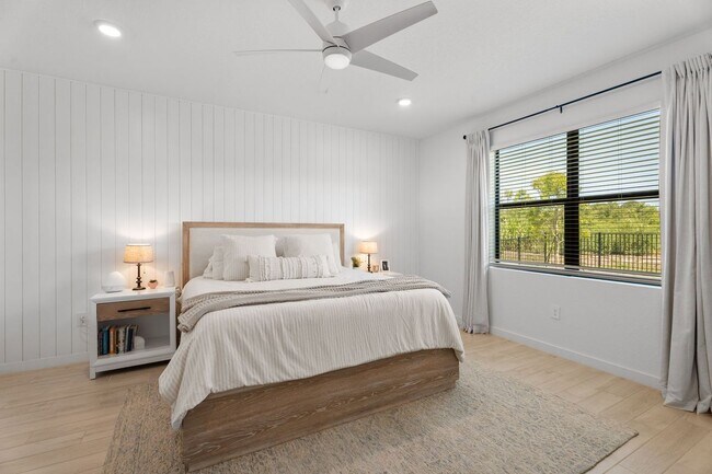 Building Photo - 5892 SE Sky Blue Cir