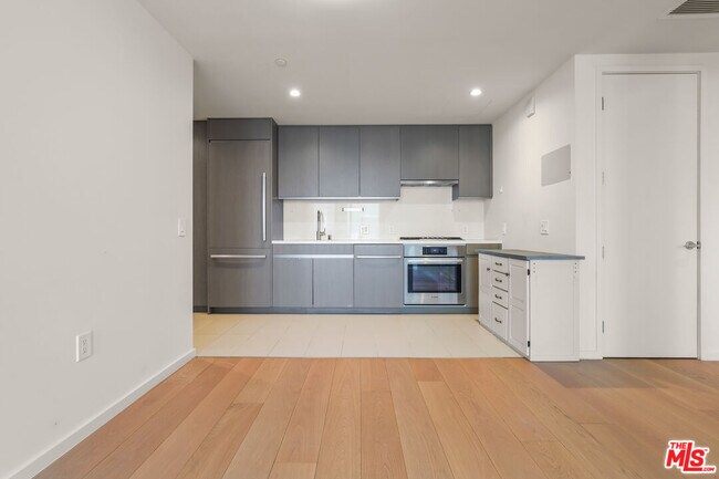 Building Photo - 889 Francisco St