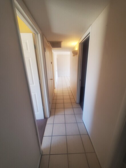 Building Photo - 8822 W Sahuaro Dr