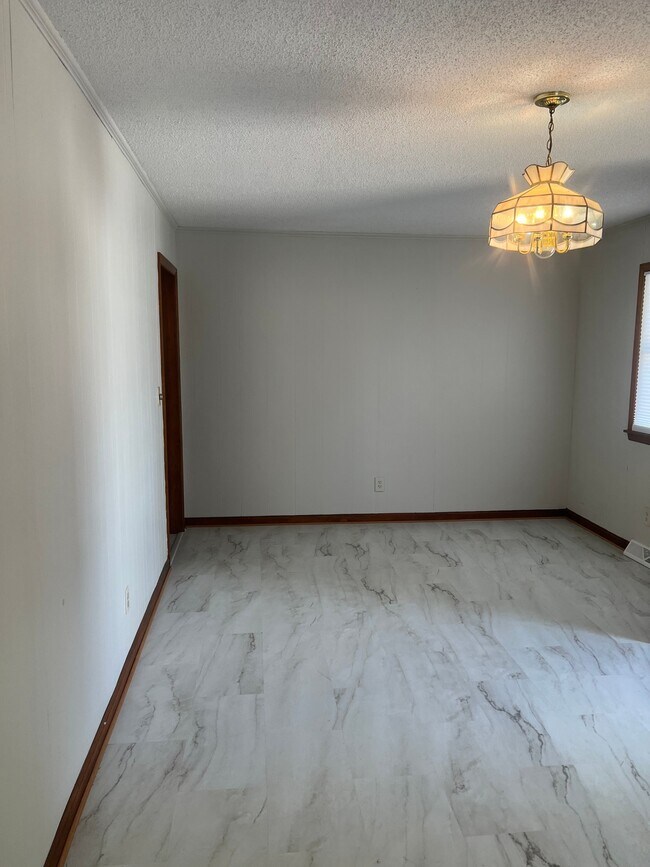 Building Photo - 1813 Standish Pl