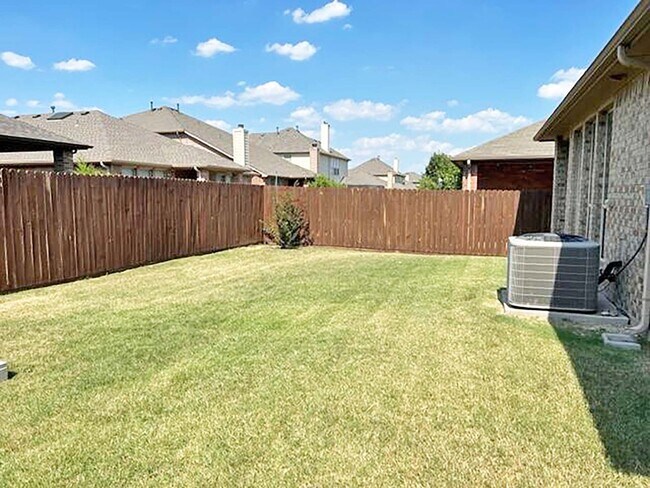 Building Photo - Beautiful 3 Bdrm 2 Bath Home in Fort Worth Texas - Near Haslet