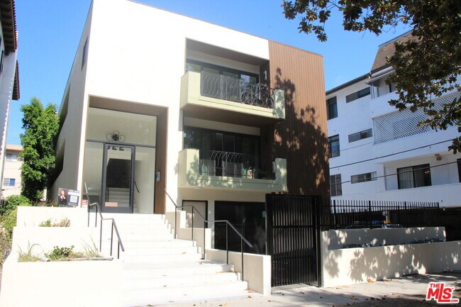 Building Photo - 322 S Swall Dr