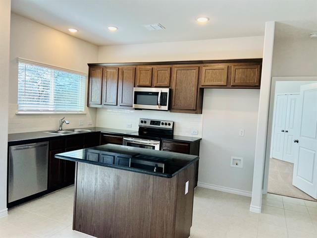 Building Photo - 812 Peaceful Brk Dr