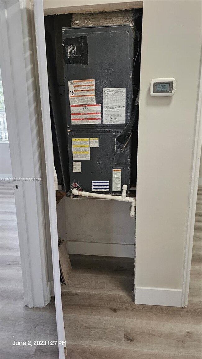 Building Photo - 626 S 28th Ave