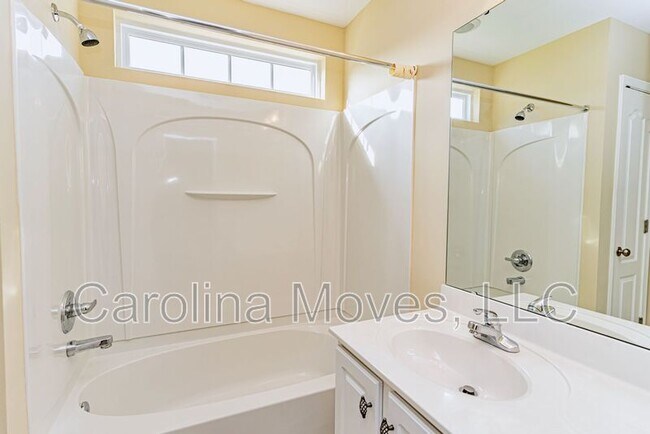Building Photo - 302 Waycross Ln