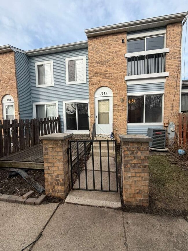 Building Photo - 1612 Islandview Ct