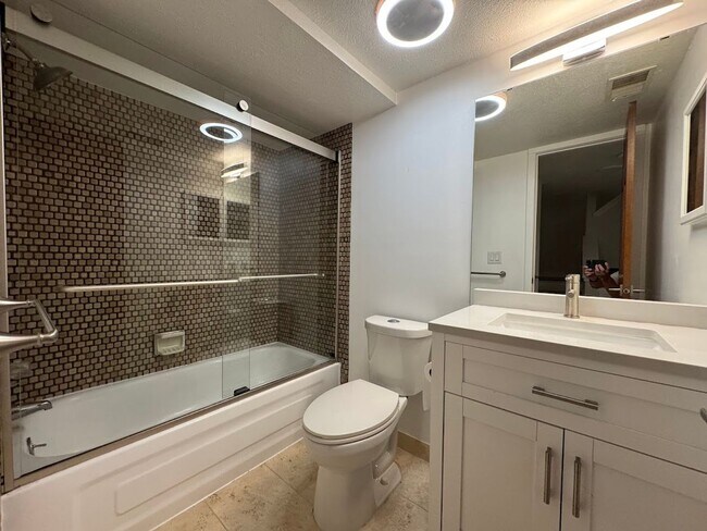 Building Photo - 2728 Northbrook Pl