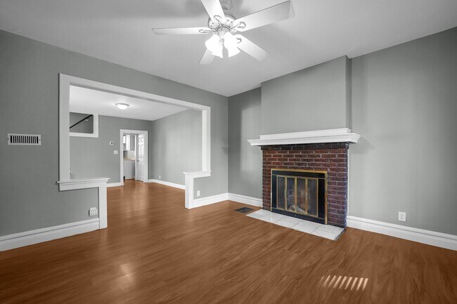 Building Photo - Hudson St