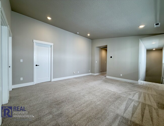 Building Photo - MOVE-IN SPECIAL - Stunning Butternut Creek Home with Bonus Room & 2-Car Garage