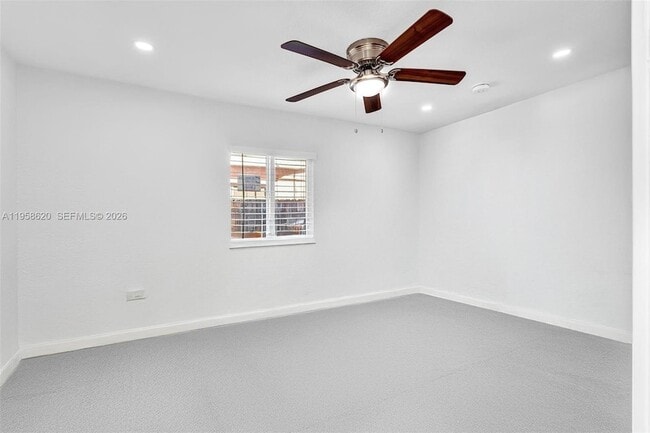 Building Photo - 560 Perviz Ave