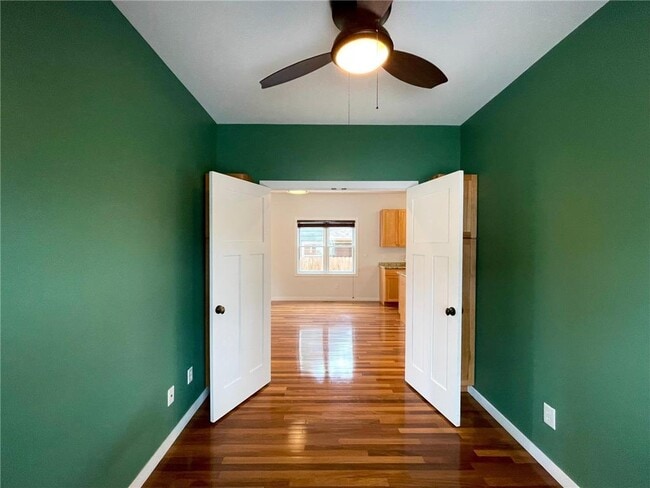 Building Photo - 403 Monroe Ave S