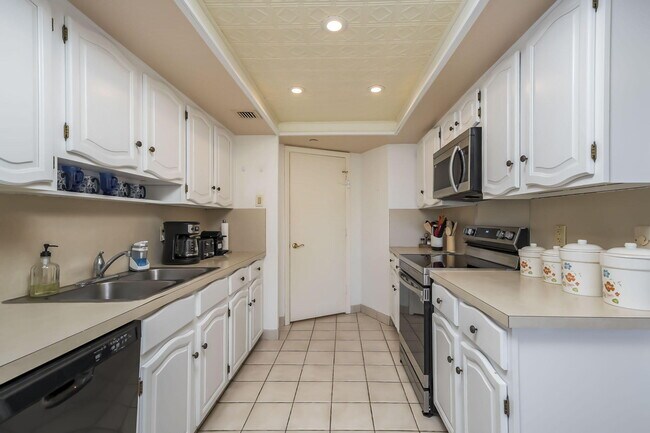 Building Photo - 4301 N Ocean Blvd
