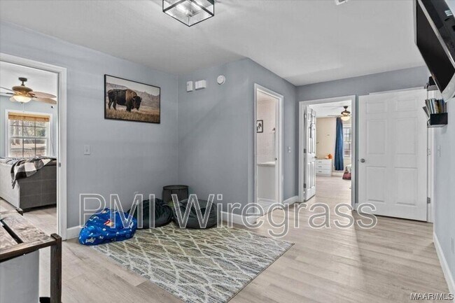 Building Photo - 209 E Mcgowan St