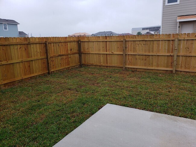 Building Photo - Townhome for rent