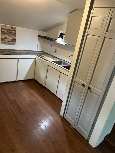 Building Photo - 9075 17 Mile Rd