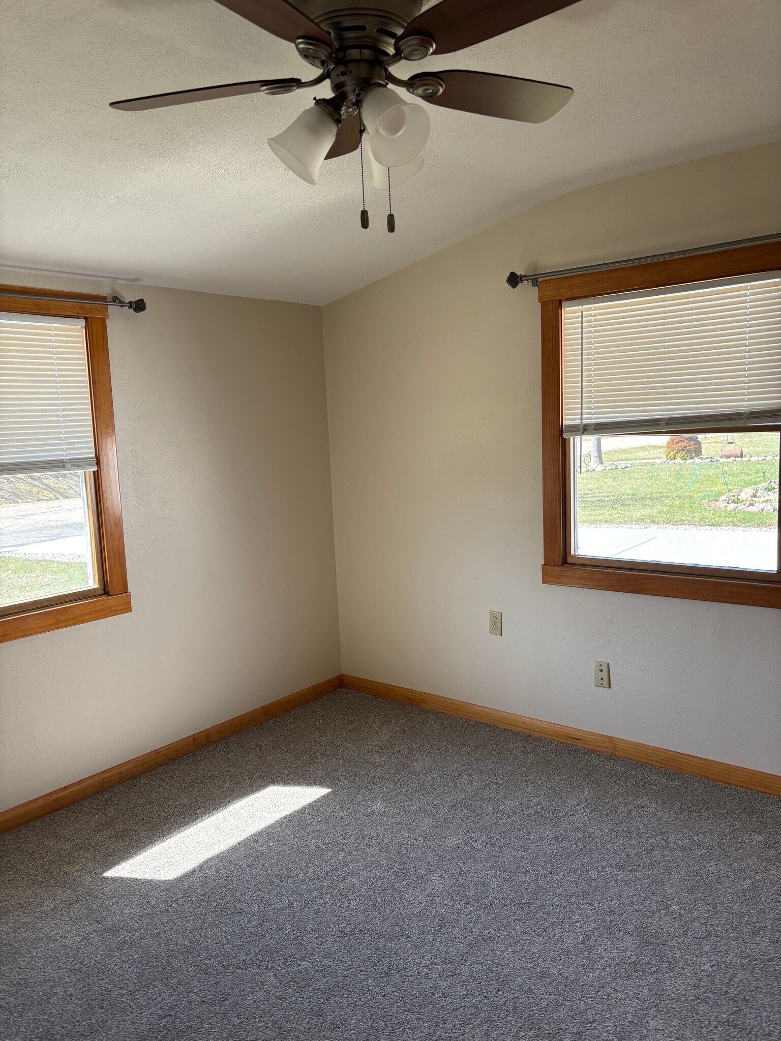 Building Photo - 9332 Riverview Ln