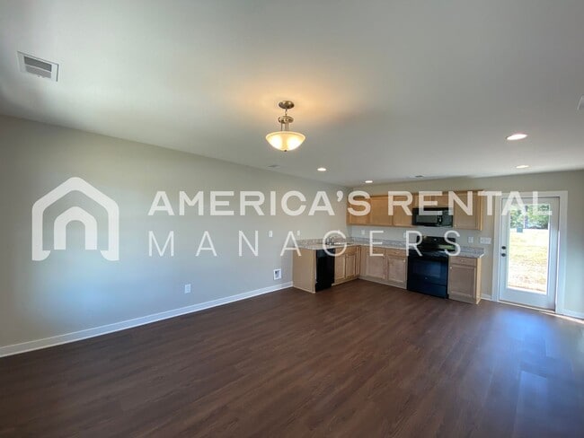 Building Photo - Home for Rent in Talladega, AL...Available to View with 48-hour notice!!!