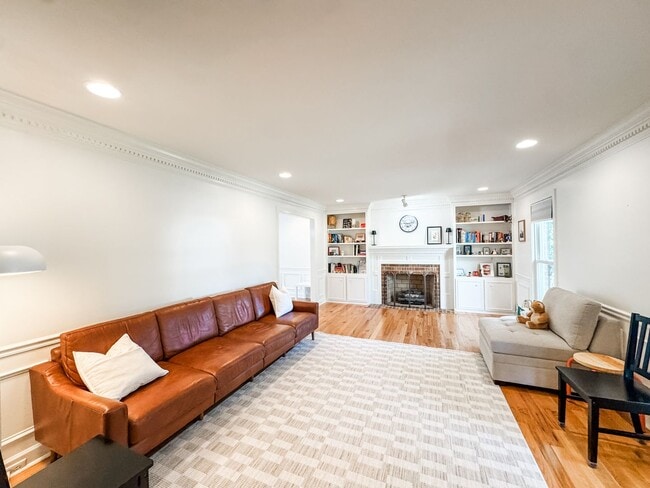 Building Photo - Spacious + Bright 4 bedroom/ 3.5 bath home in Sprinklakes!