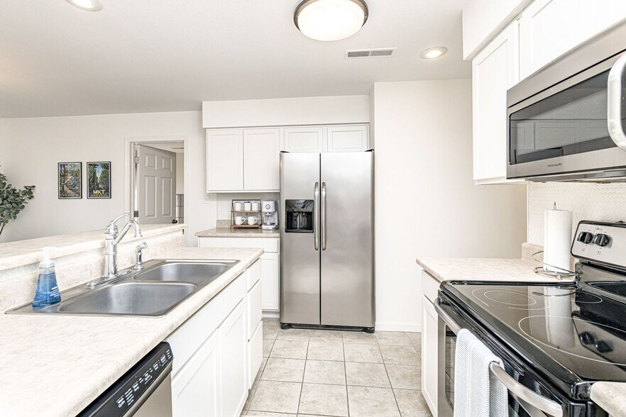 Building Photo - 3628 Lupine Dr