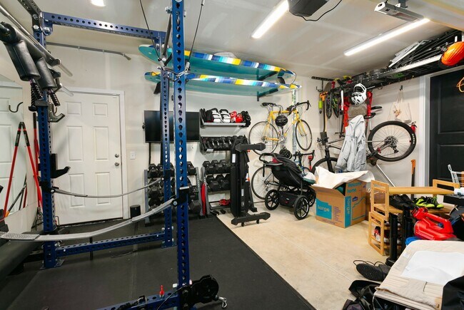 Building Photo - Gorgeous House in a Family-Friendly neighb...