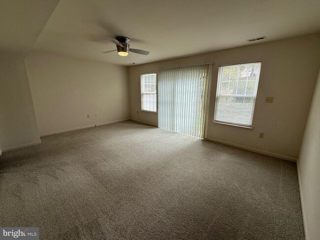 Building Photo - 10 Belladonna Ln