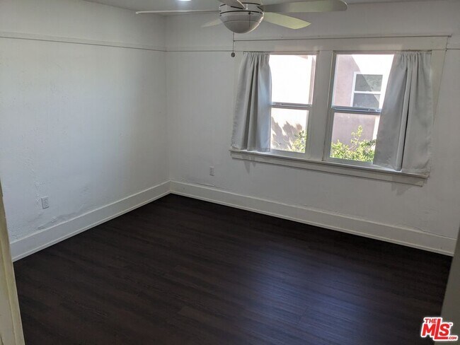 Building Photo - 4547 W 16th Pl