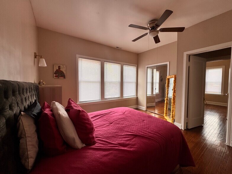 Building Photo - 2833 W 66th St