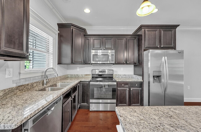 Building Photo - 105 Belle Chase Wy NE