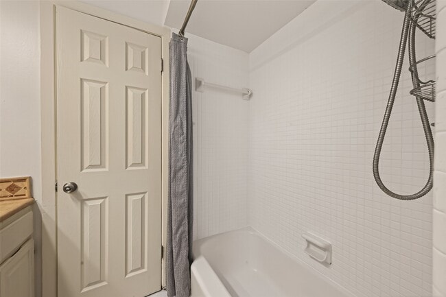 Building Photo - 2710 Mason St