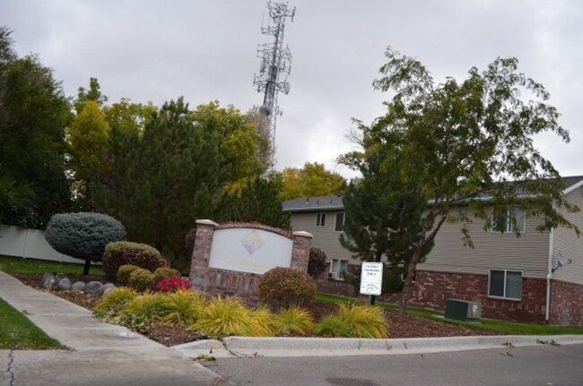 Primary Photo - BRENTWOOD CONDO 2 Bed 1 Bath with Optix in...