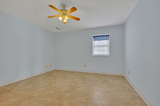 Building Photo - 7506 Sleepy Hollow Rd