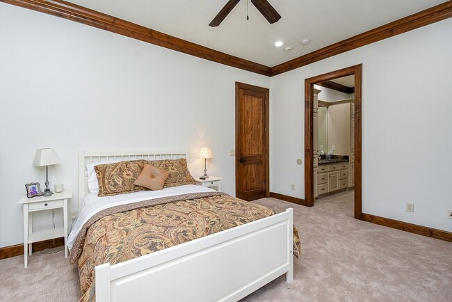 Building Photo - 10 Player Pond Pl