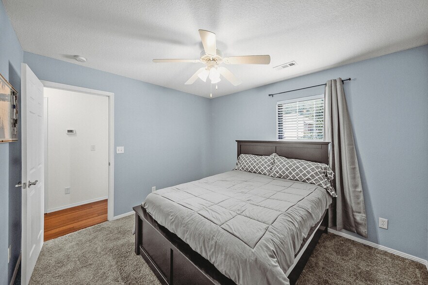 Building Photo - 2167 Sweetwater Ranch Ave