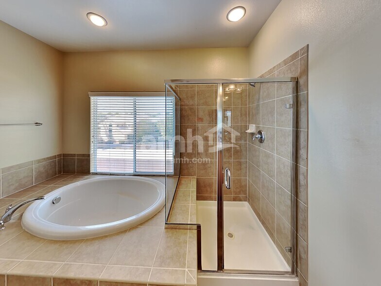 Building Photo - 2920 E Gables Vale Ct