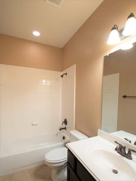 Building Photo - 417 Hackberry Dr