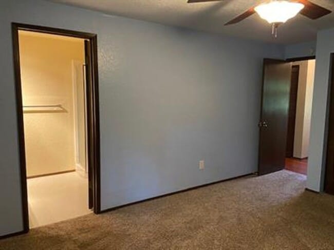 Building Photo - 823 SW Castilian Dr