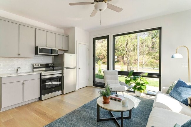 Building Photo - 981- 987 Fifth Street SW