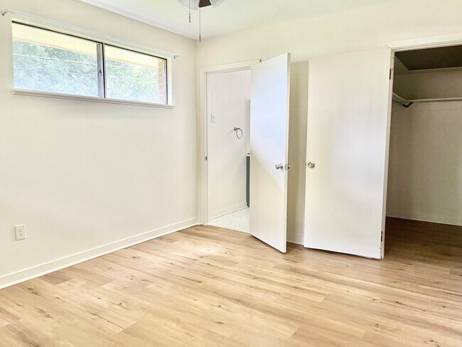 Building Photo - 545 Highland Park Dr