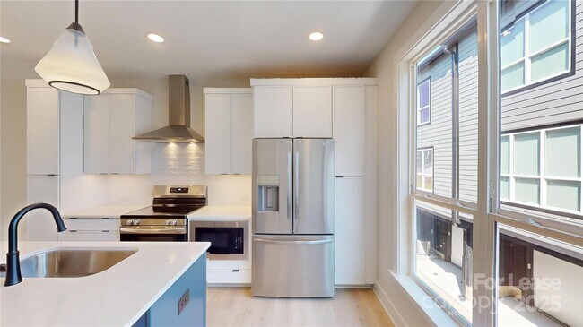 Building Photo - 409 Devender Ln
