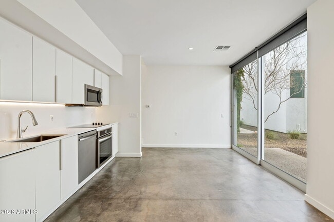 Building Photo - 1337 E Polk St